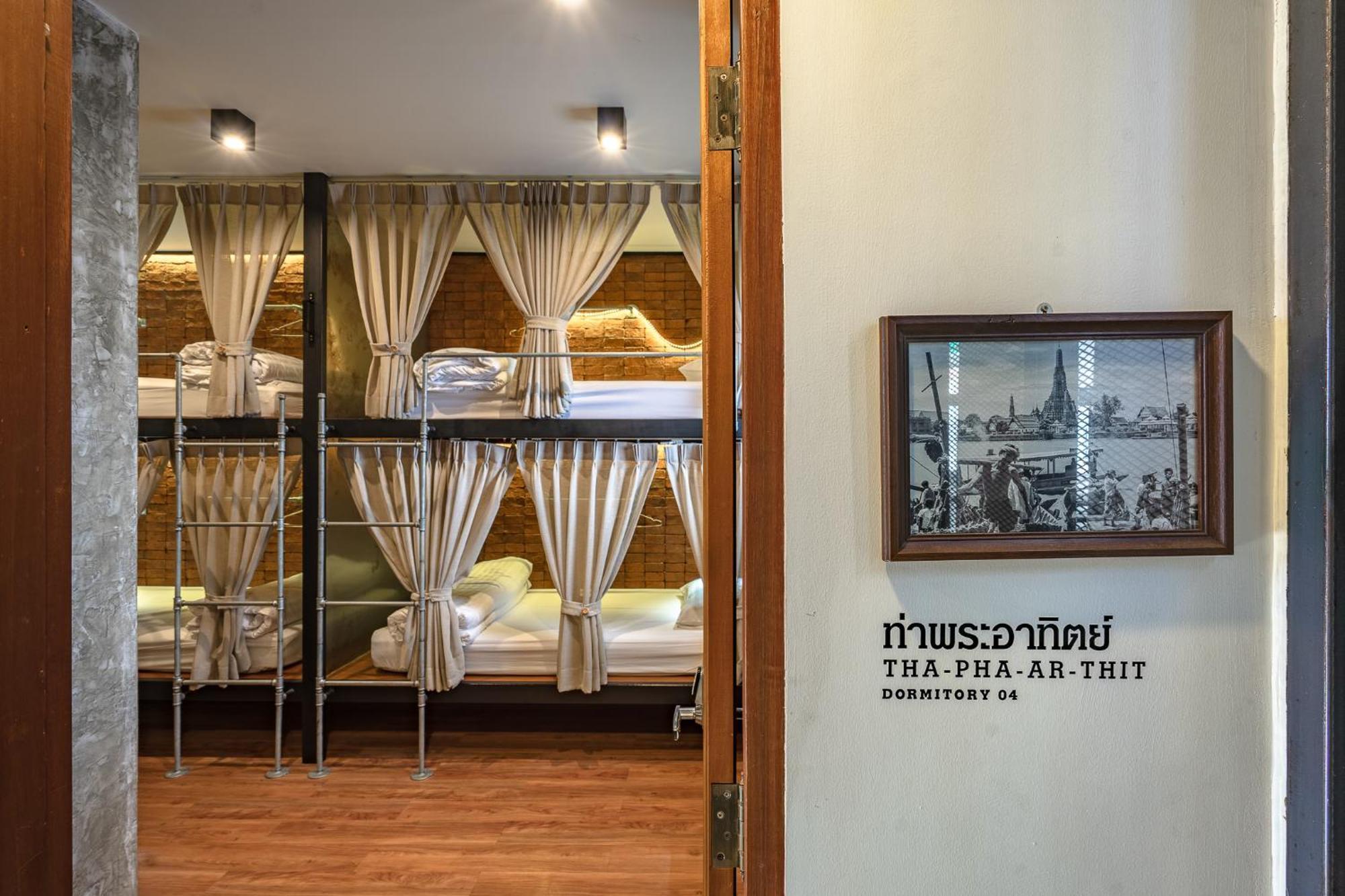 Siam Plug In Hostel Bangkok Exterior foto