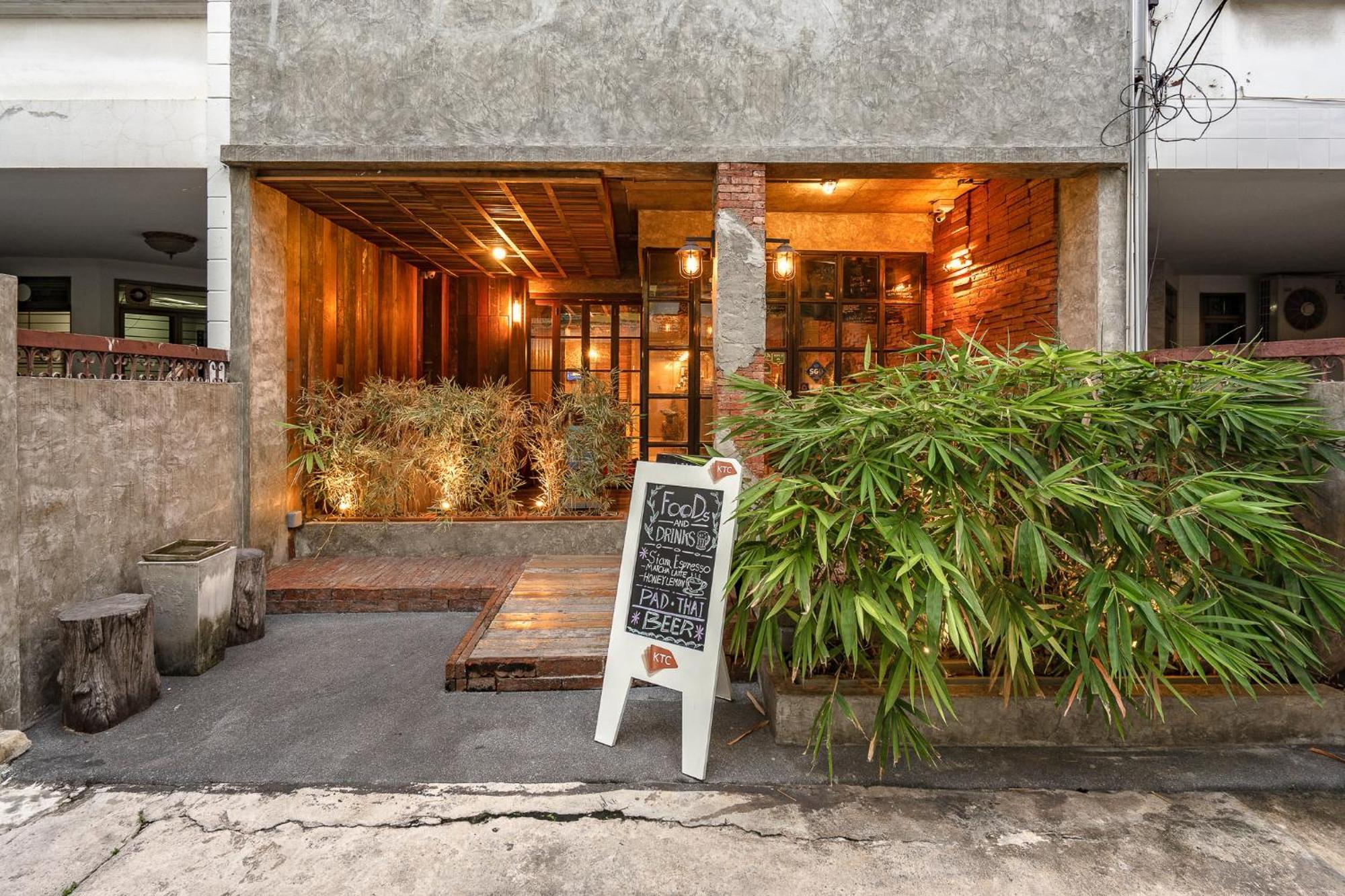 Siam Plug In Hostel Bangkok Exterior foto