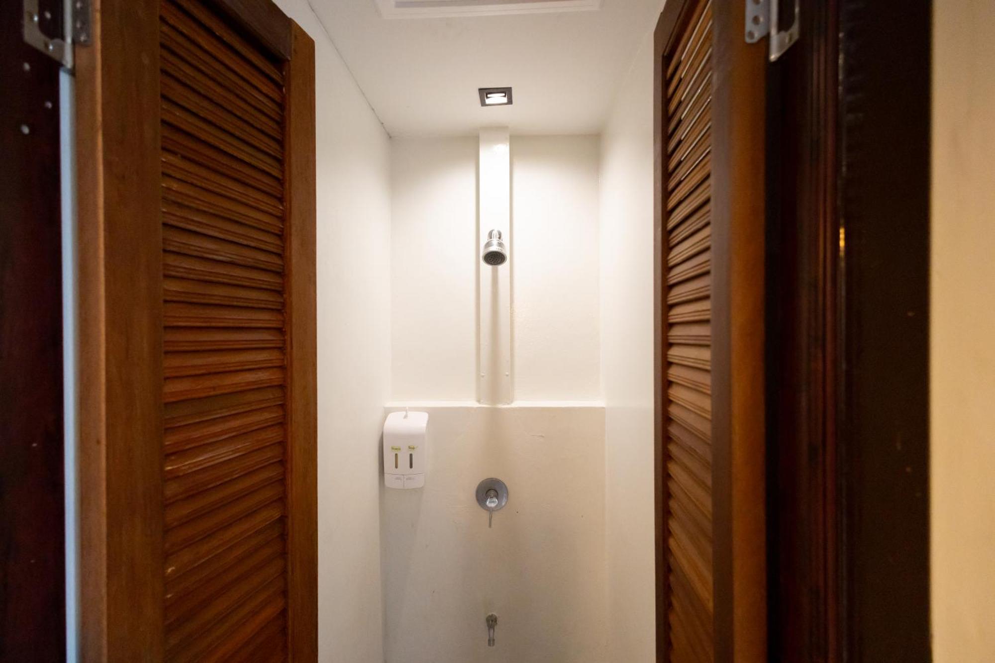 Siam Plug In Hostel Bangkok Exterior foto