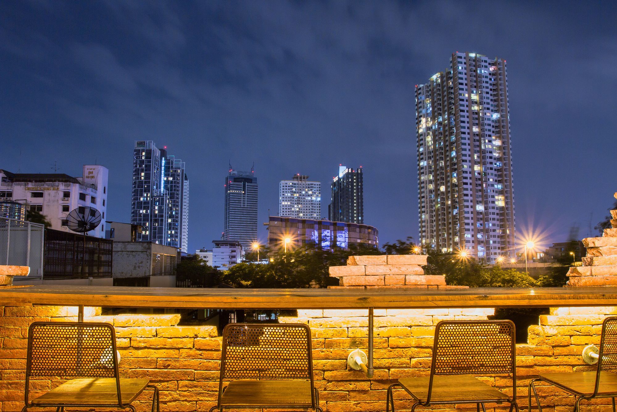 Siam Plug In Hostel Bangkok Exterior foto