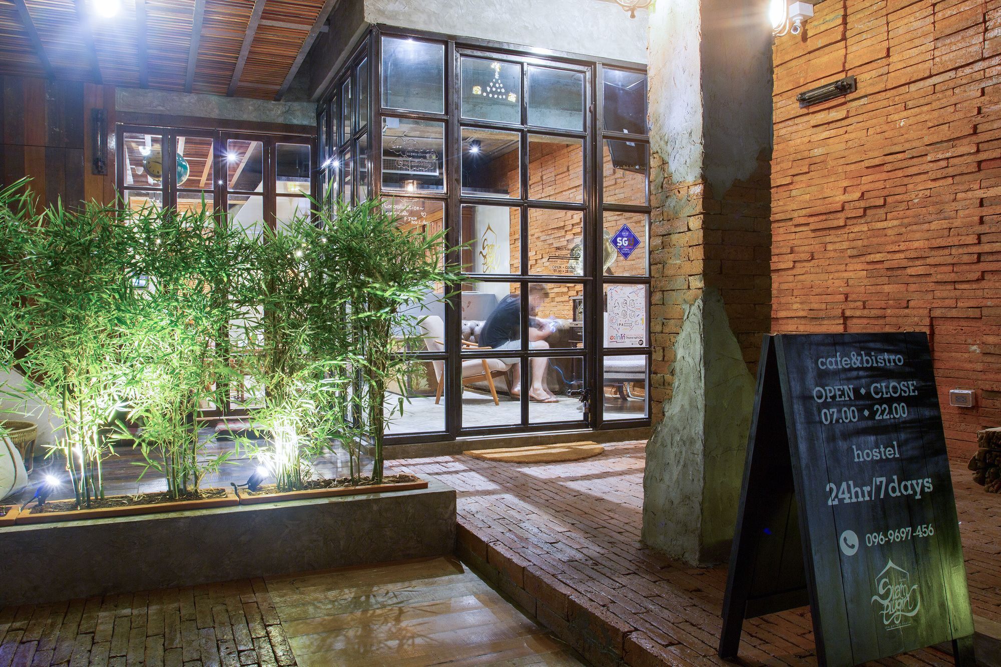 Siam Plug In Hostel Bangkok Exterior foto