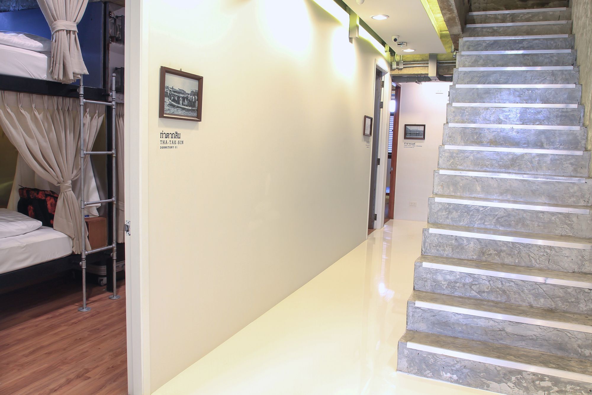 Siam Plug In Hostel Bangkok Exterior foto